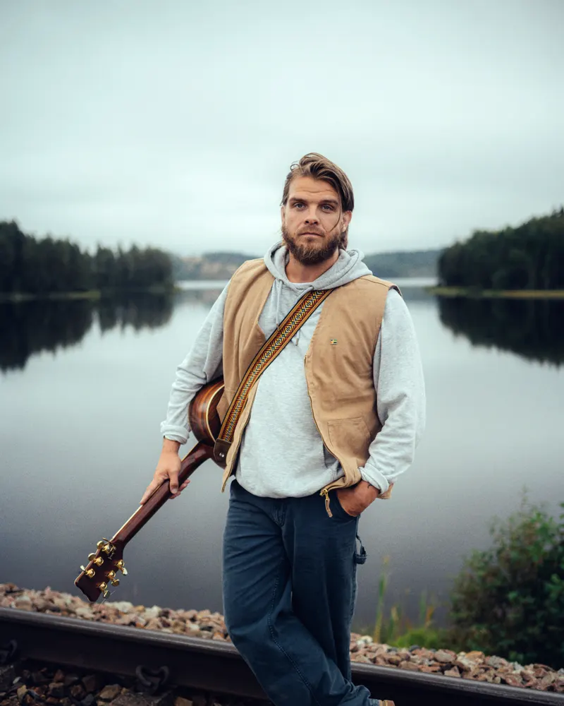 Vincent Jedselius på järnvägsspår